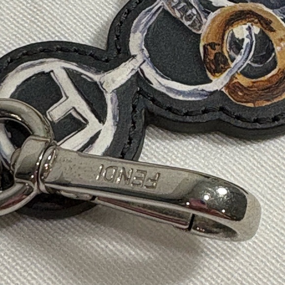 Authentic Fendi leather keychain with box and certificate - Picture 11 of 13